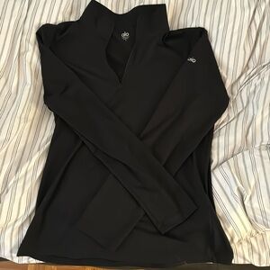 Men’s Alo shirt in great condition never worn size small